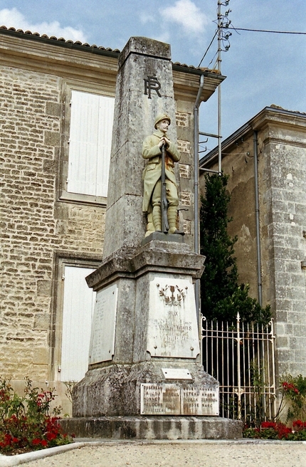 Monument Aux Morts D'Aulnay (Charente-Maritime)