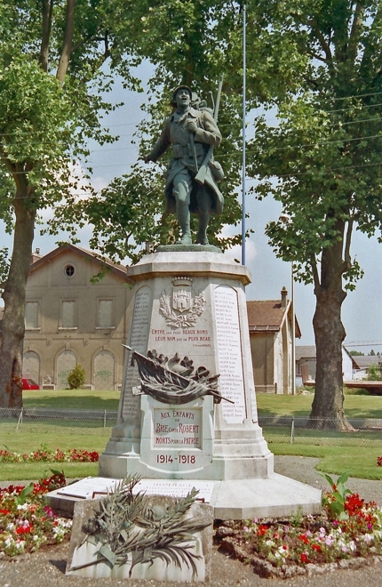 Monument Aux Morts De Brie Comte Robert Seine Et Marne 2567