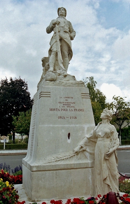 Monument Aux Morts De Châteaubernard (Charente)