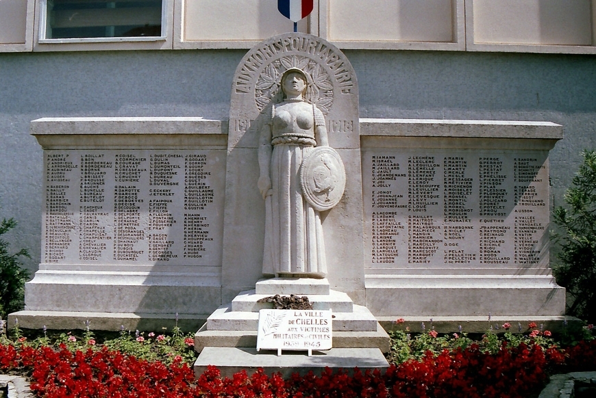 Monument Aux Morts De Chelles Seine Et Marne 9702